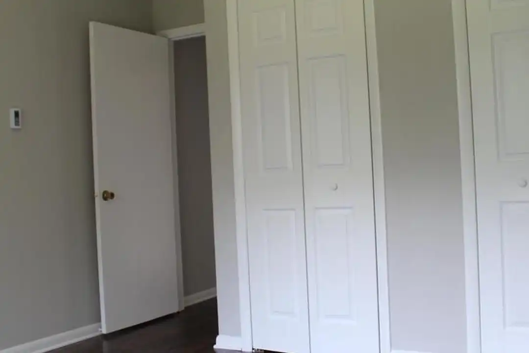 110 Griffith Rd unit 2 - View 5