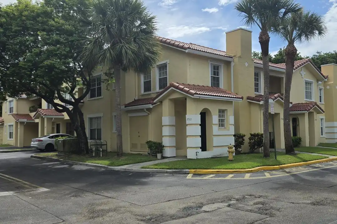 2505 Belmont Ln – photo 1