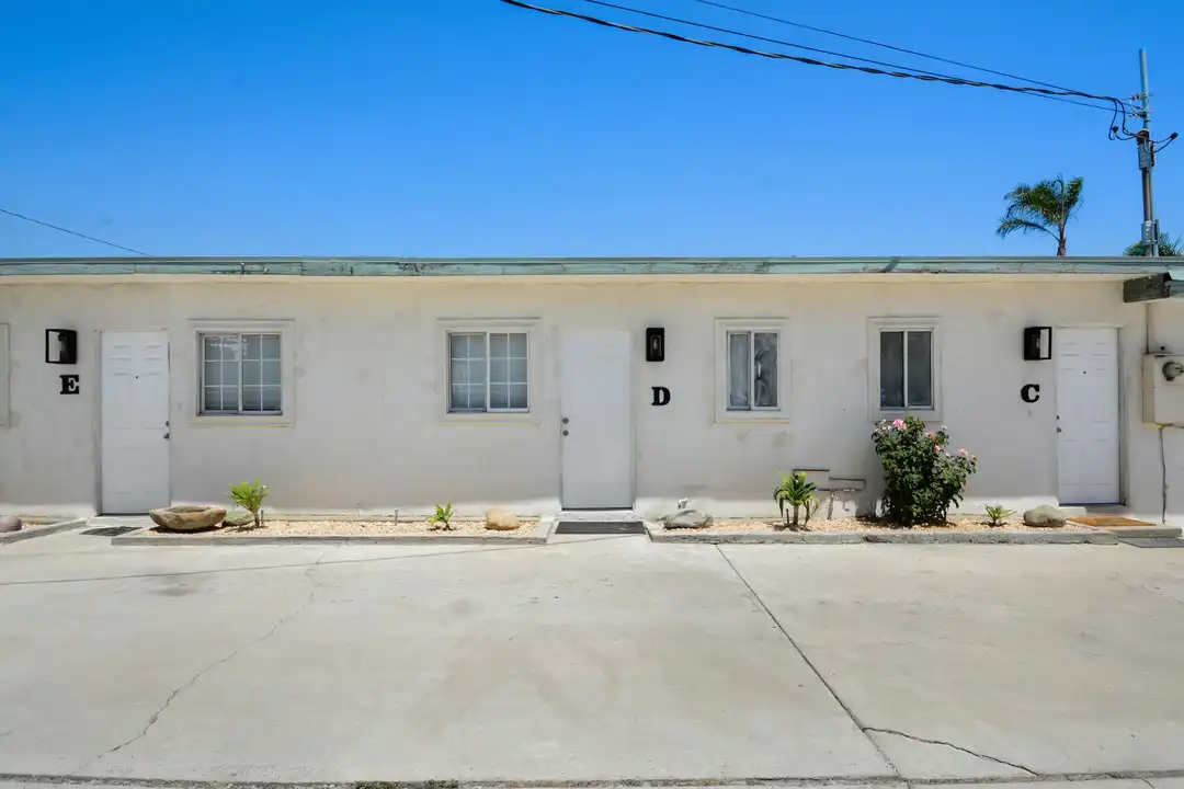 444 W Foothill Blvd unit D – photo 1 of 12