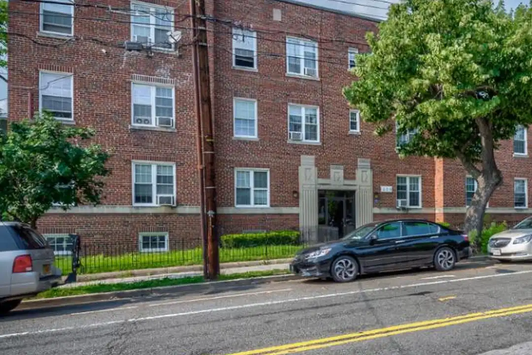 219 Upshur St NW – photo 1