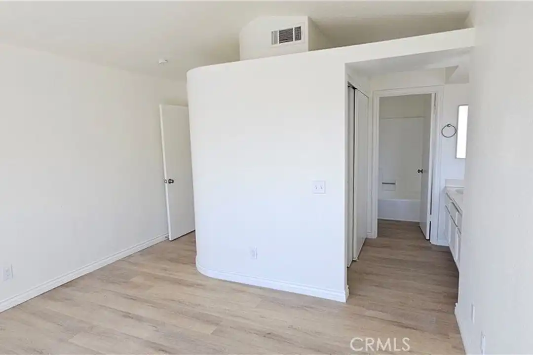 14301 Hillcrest Dr - View 4
