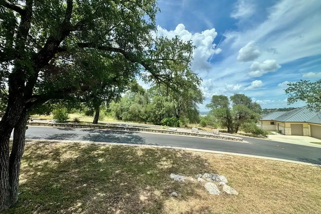 800 Grassy Knoll – photo 1 of 21
