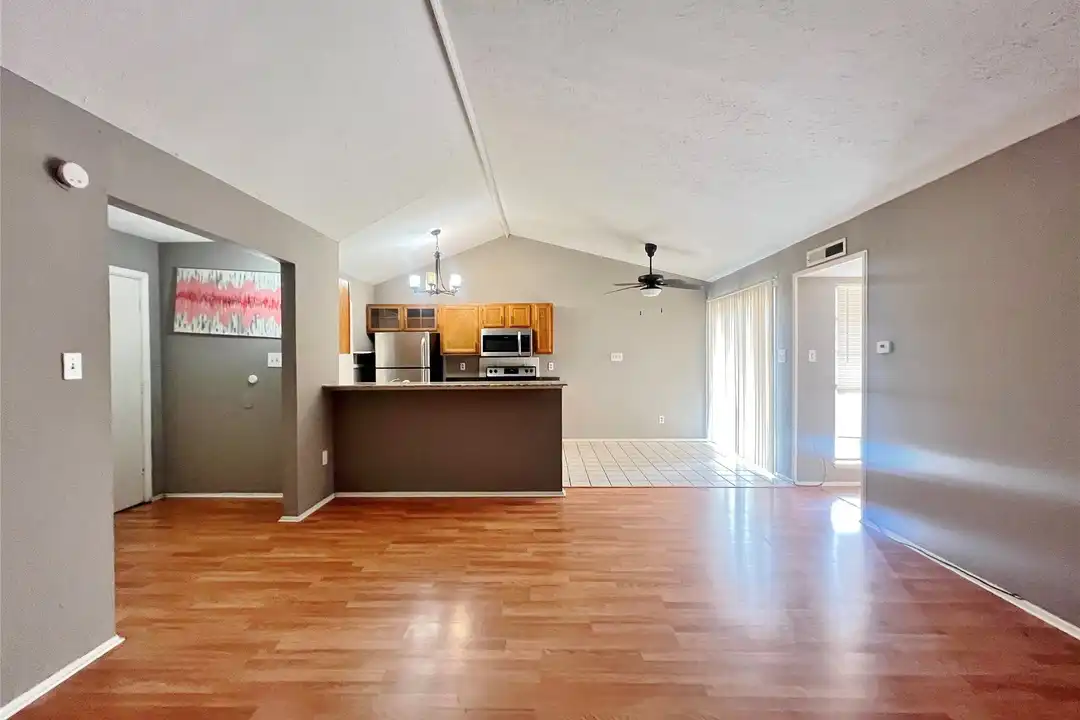 6011 Dooley Dr - View 5