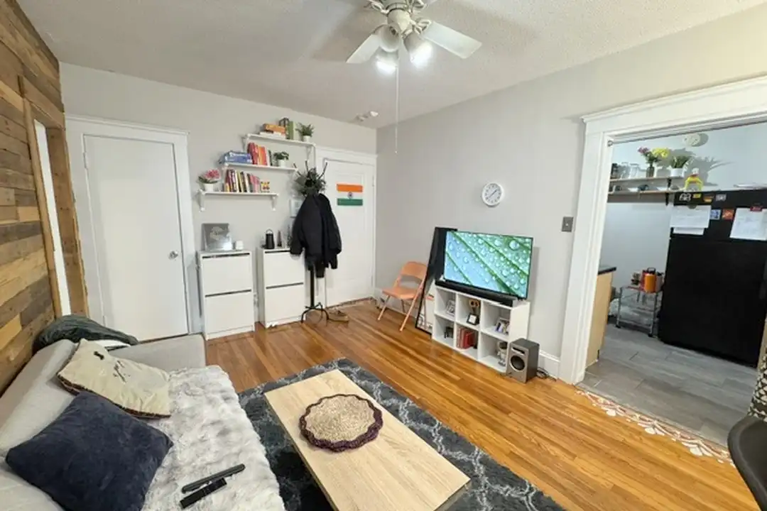 130 Sutherland Rd unit 7 - View 3