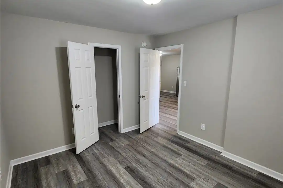4916 Schmidt St - More