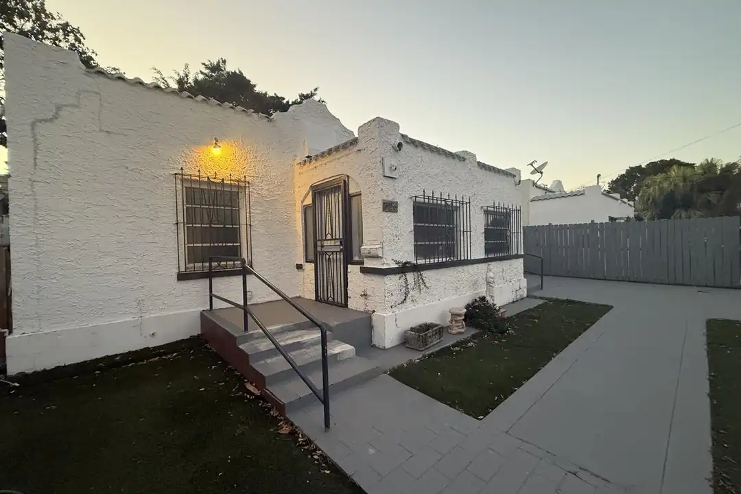 732 NW 12th Ct - View 4