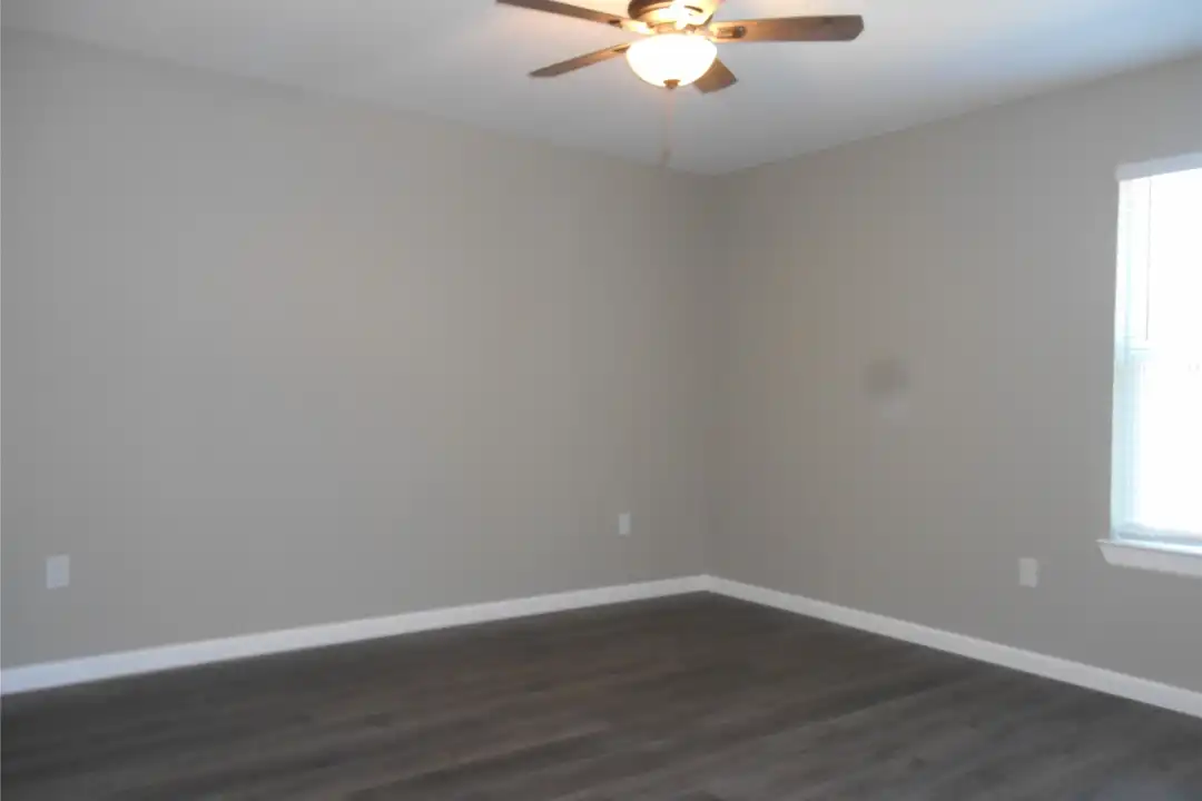 1547 Greenfield Rd - View 5