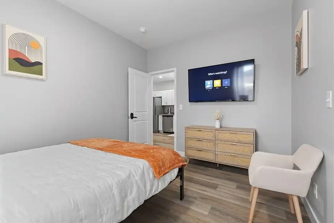2106 N Talbott St - More