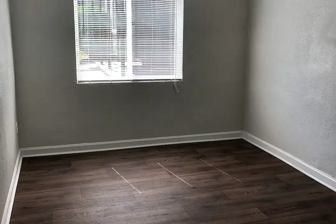 Fairway Court Apartments – photo 1