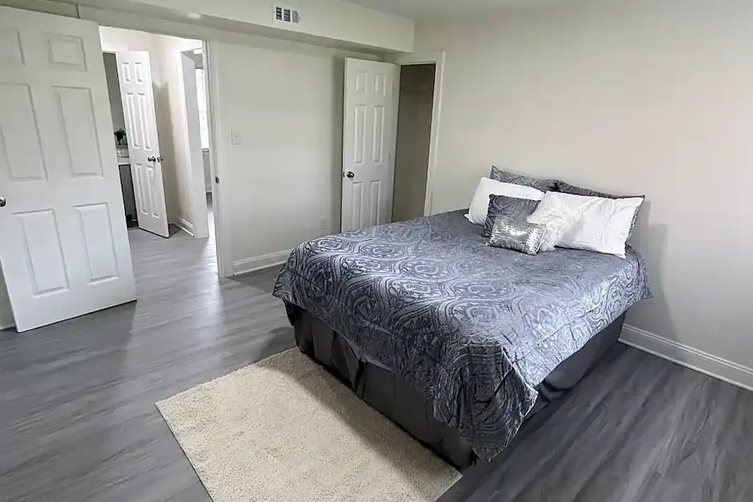 Westhills Square Apartments – photo 1