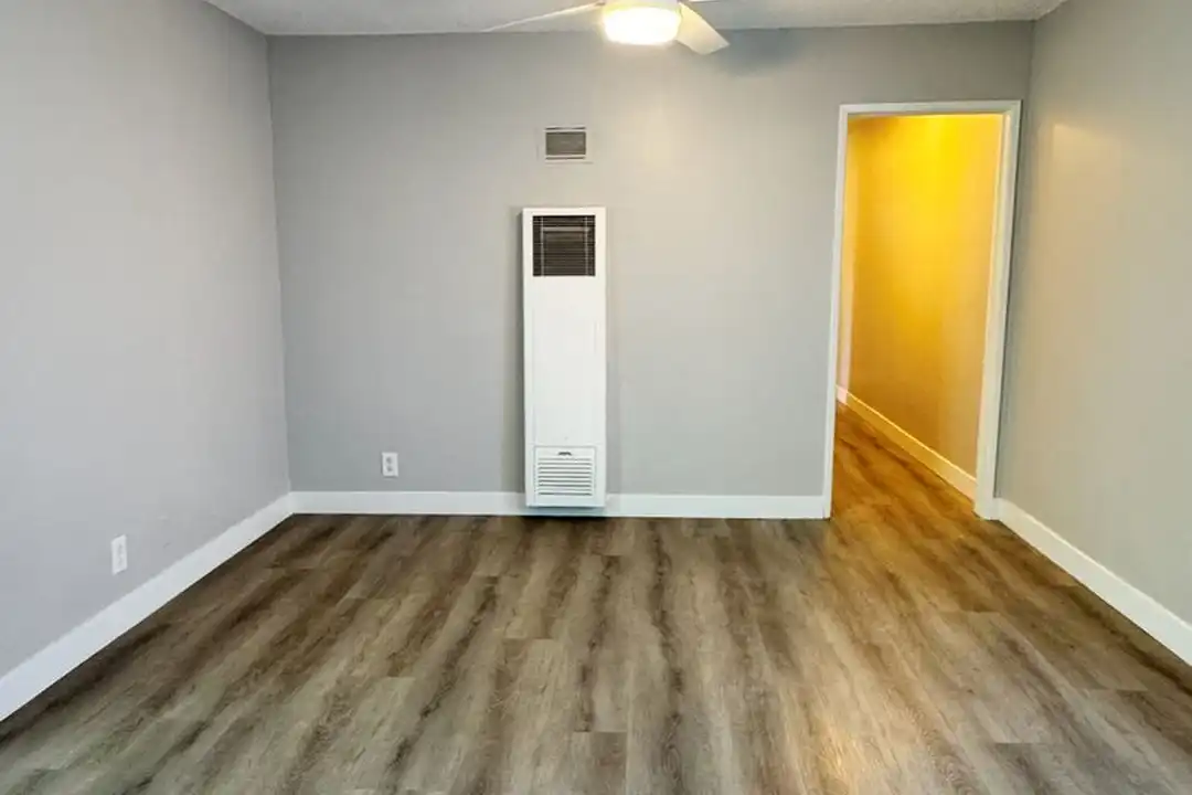 4305 E 5th St unit Unit 4 - View 2