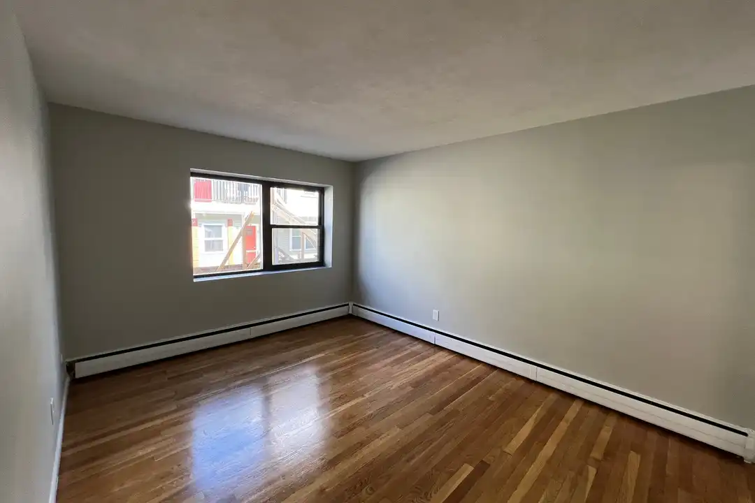 15 Leicester St unit H – další