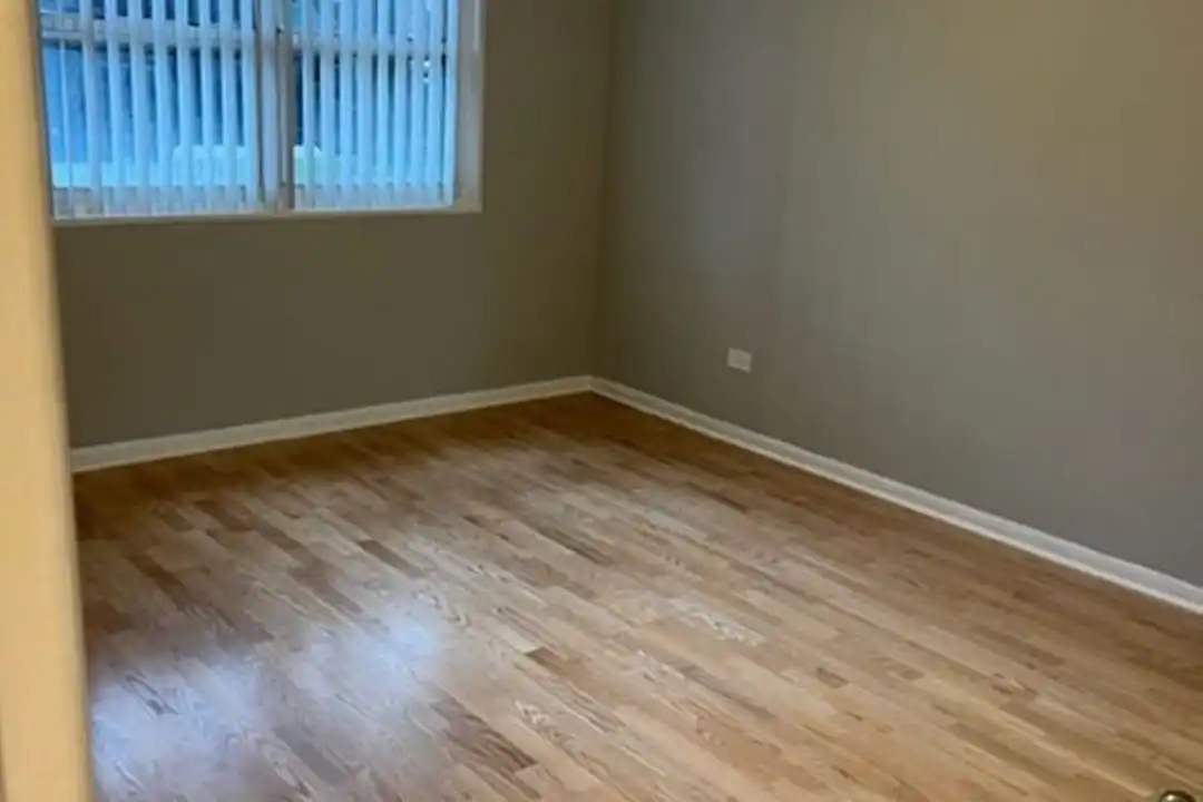 Apartment in Rogers Park Township, West Ridge - View 5