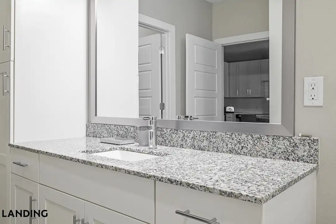3060 Southcreek Blvd unit 7-211 - More