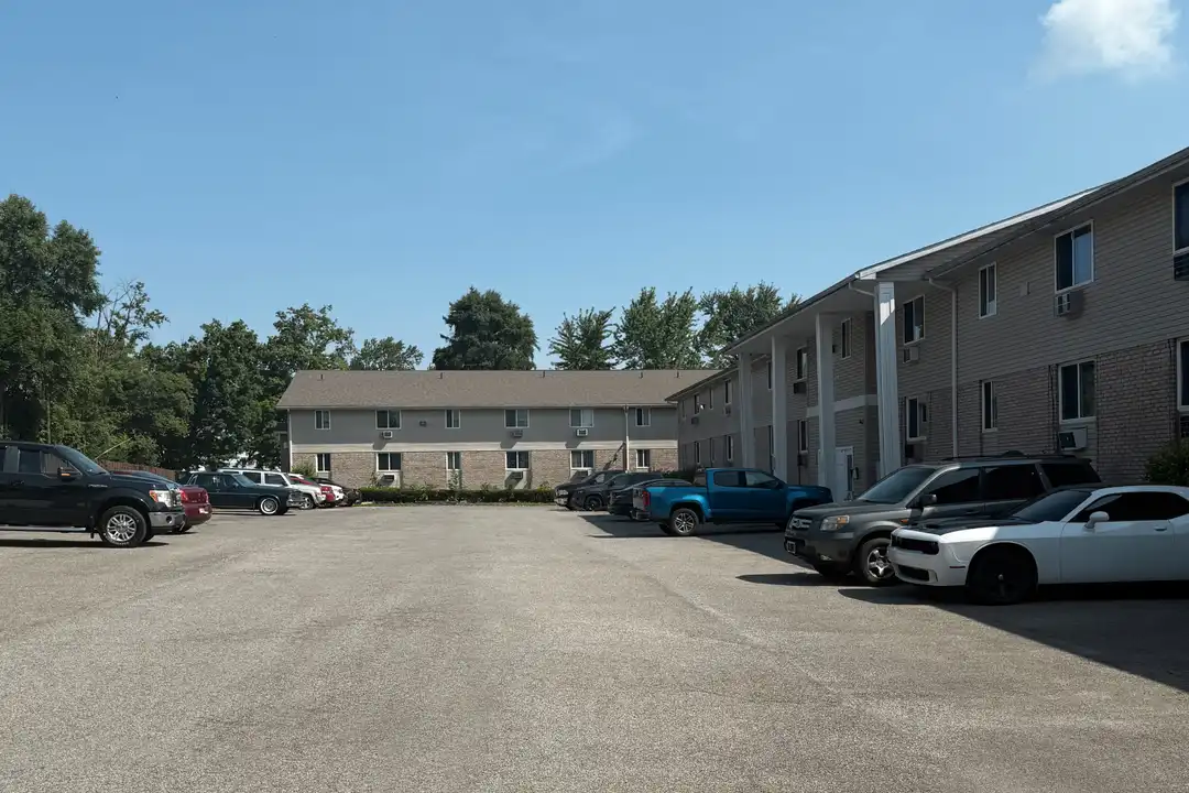 834 E Midlothian Blvd unit 7 – photo 1 of 6