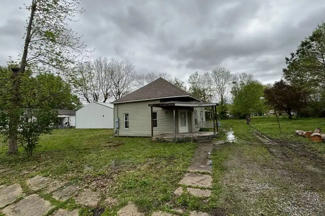 305 S Sims St – photo 1 of 28