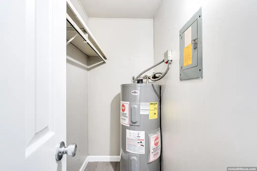 1031 Hunt Ave unit 8 - More
