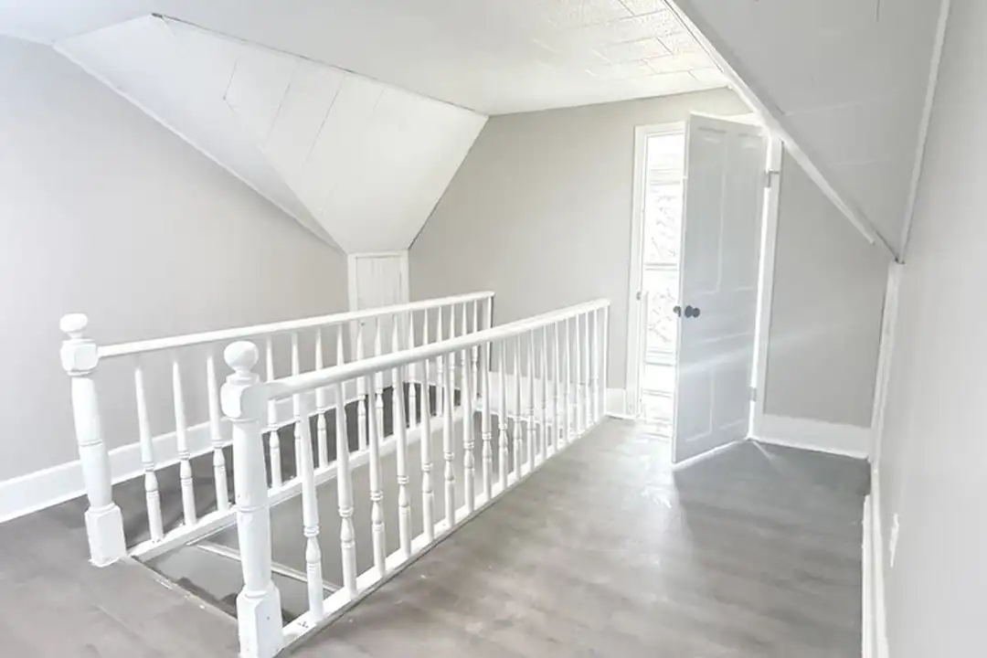 100 E Market St unit 1 – photo 1 of 11