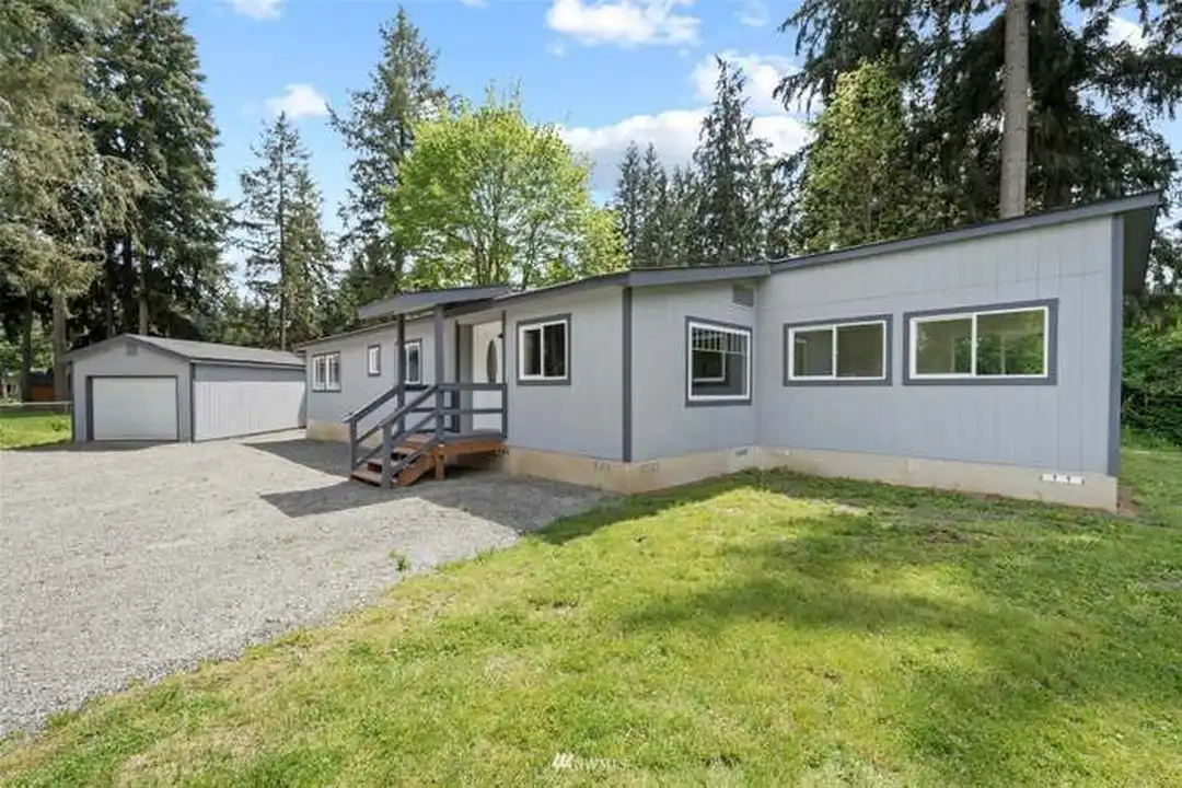 8740 Boxwood Ct SE - View 2