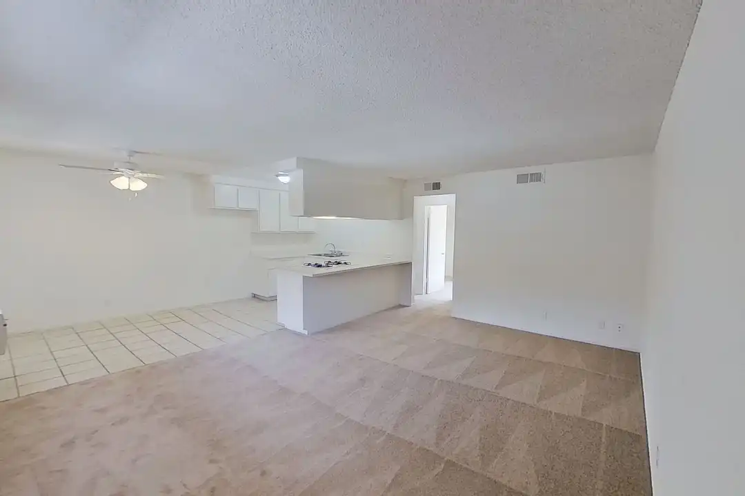 Apartment in Santa Ana - More