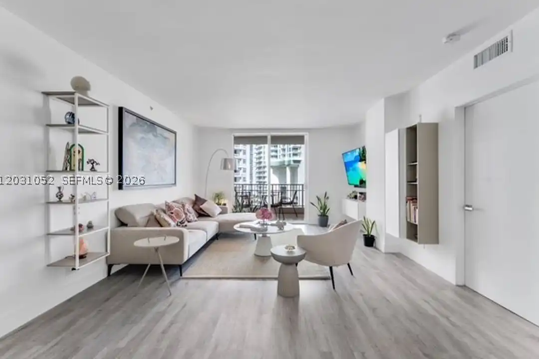 Apartment in Miami - View 5