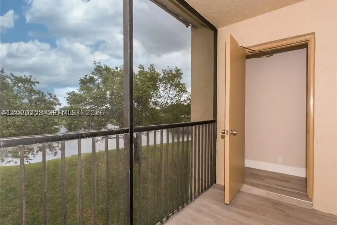 436 Lakeview Dr #203 - View 5