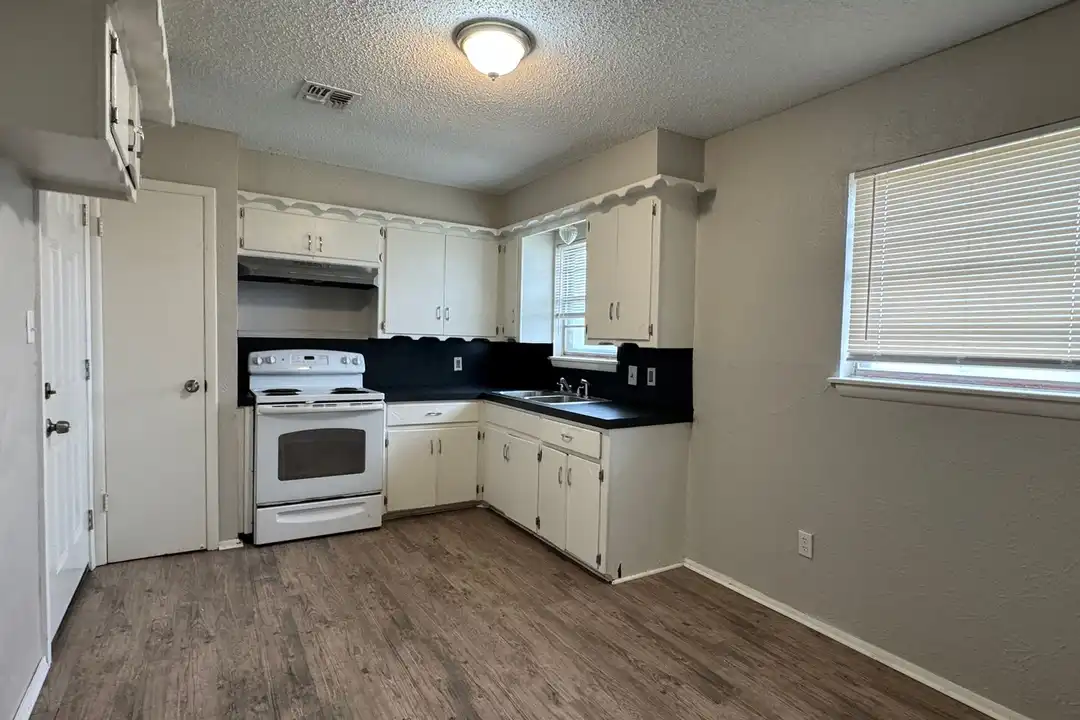 3310 SW Salinas Dr - View 4