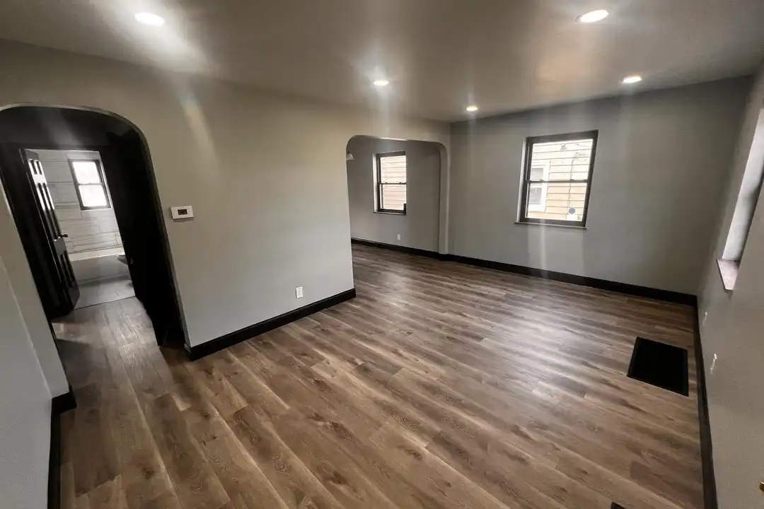 3077 Worthington Ave – photo 1