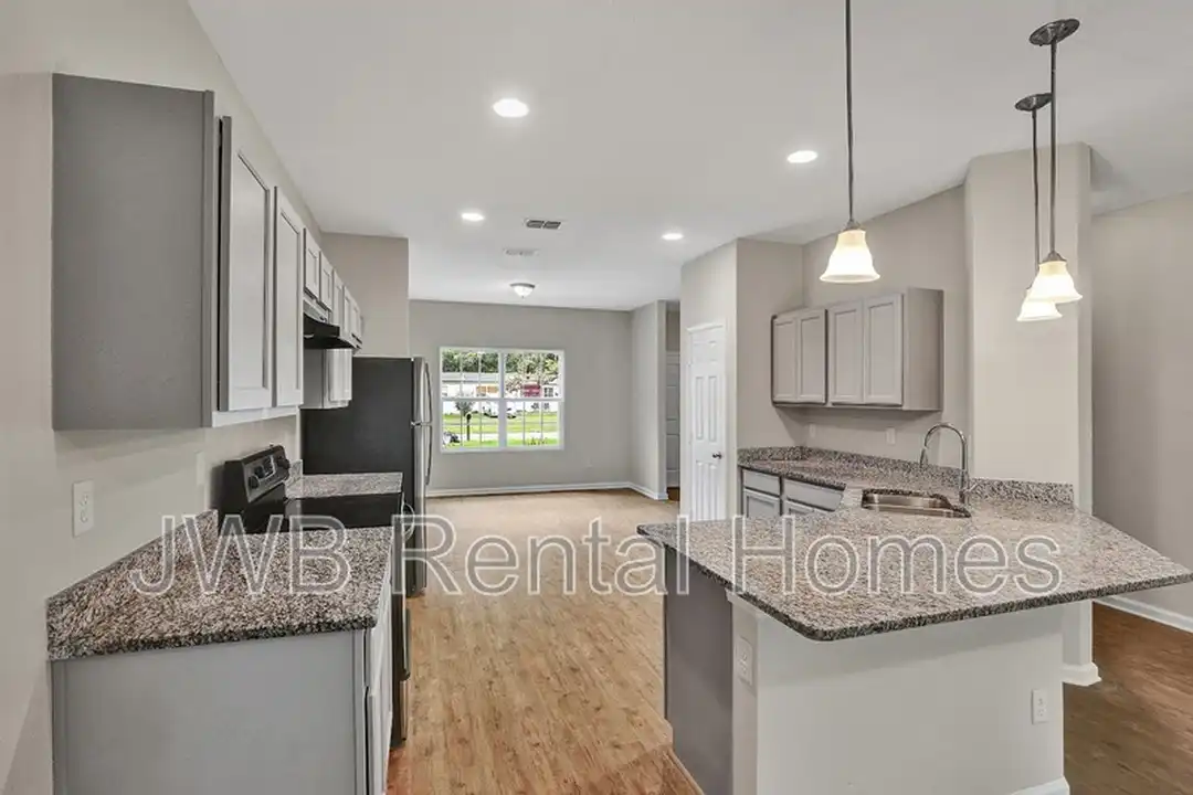 10351 Pinehurst Dr – pohled 3