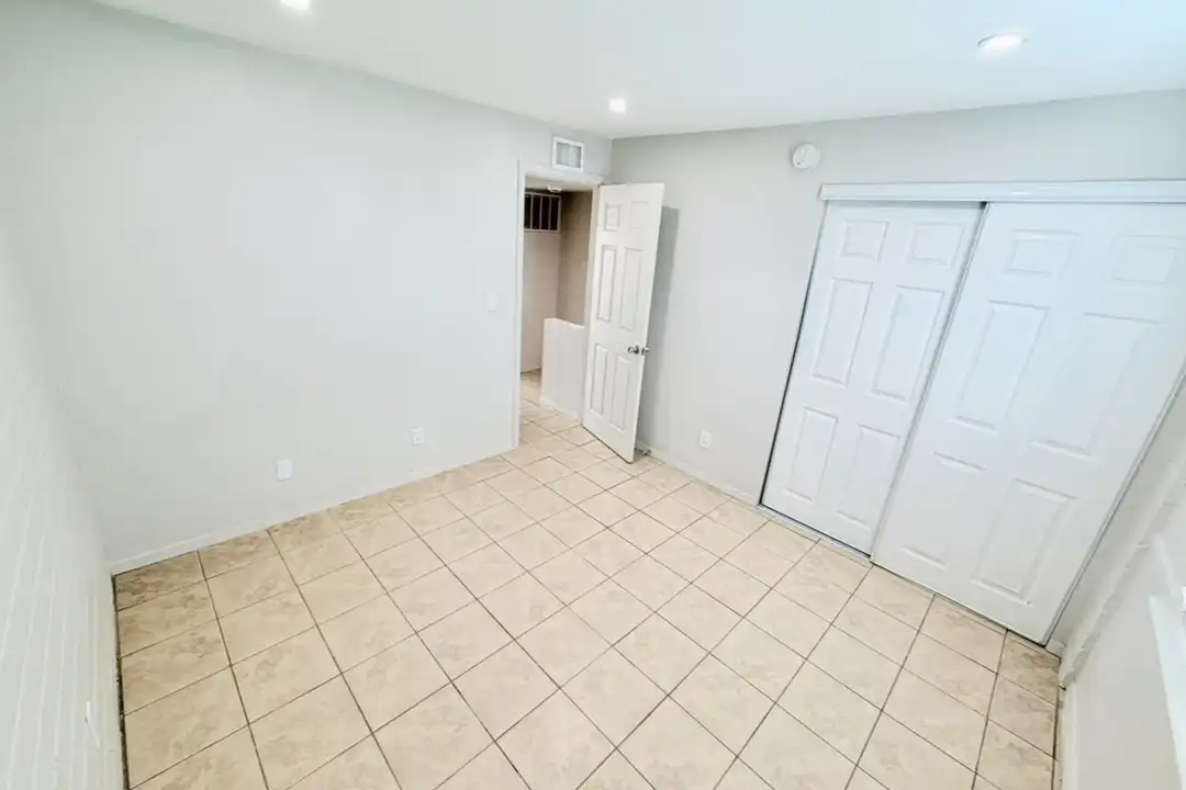1015 S Stanley Pl unit 30 - More