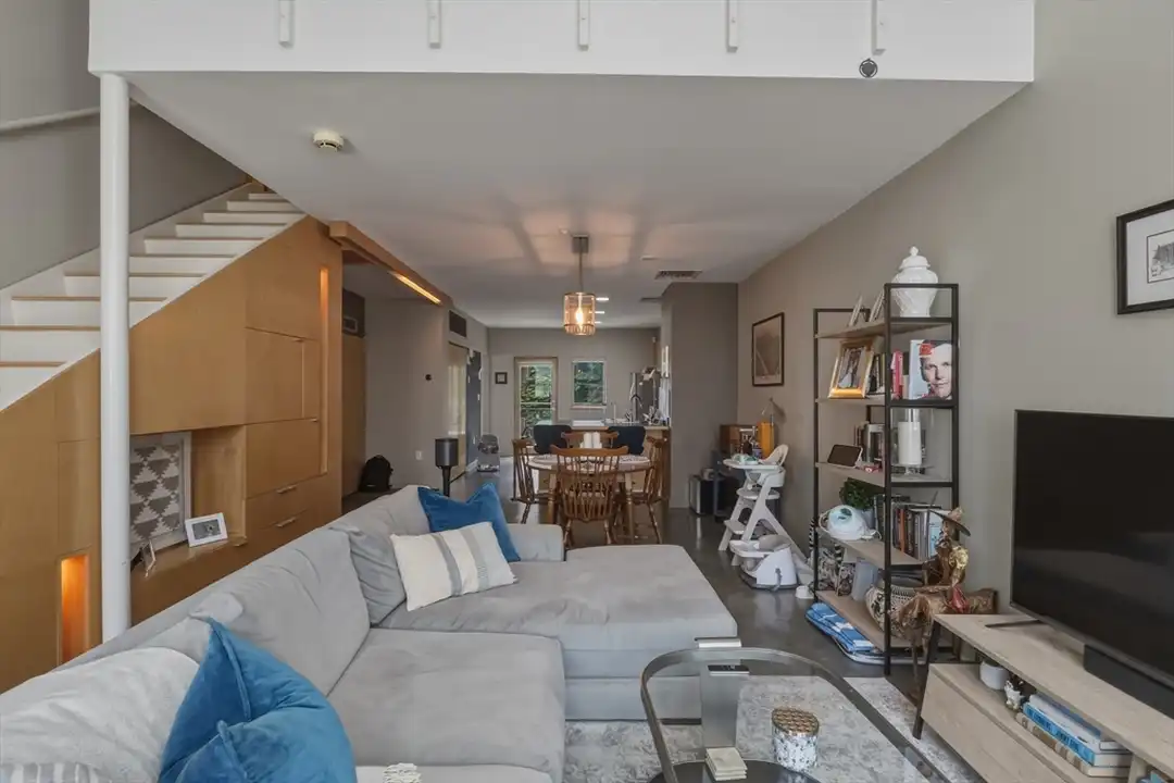 50 Athens St unit 2 – pohled 3