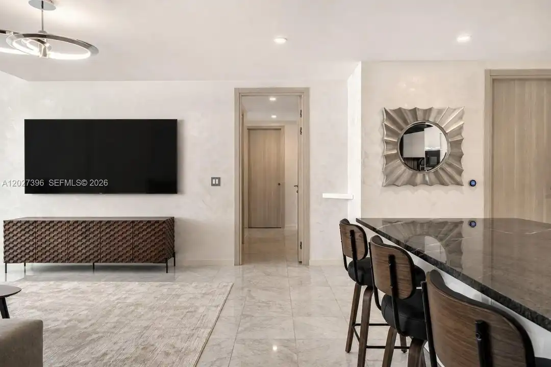 Apartment in Miami - More