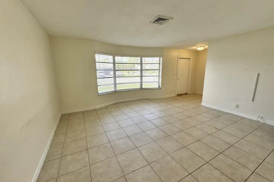 200 SW 4th St - View 5