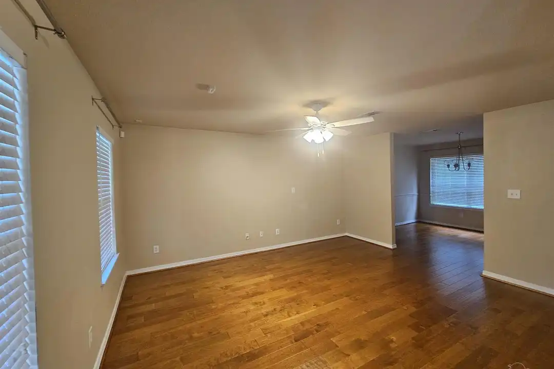 1932 University St - View 2