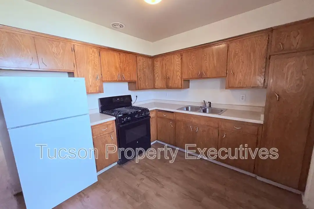 8914 S Nogales Hwy – photo 1