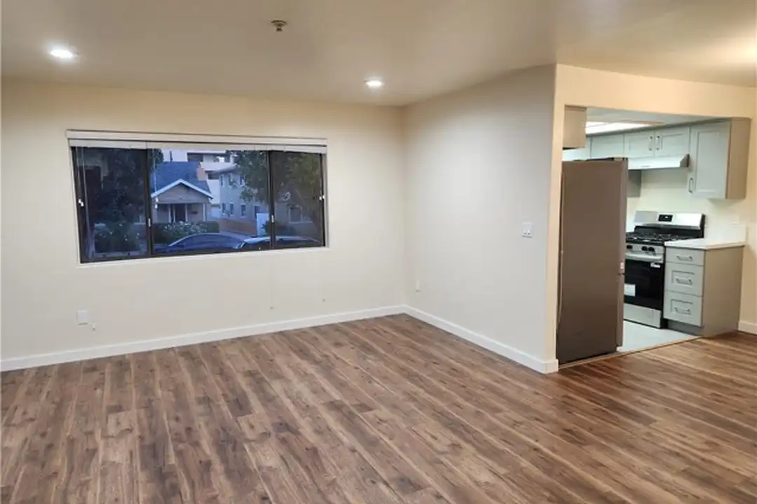 1131 E Doran St unit 105 - View 3