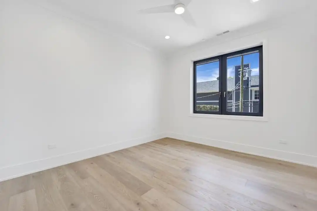 Apartment in Jefferson Township, West Ravenswood, Cook County - View 2