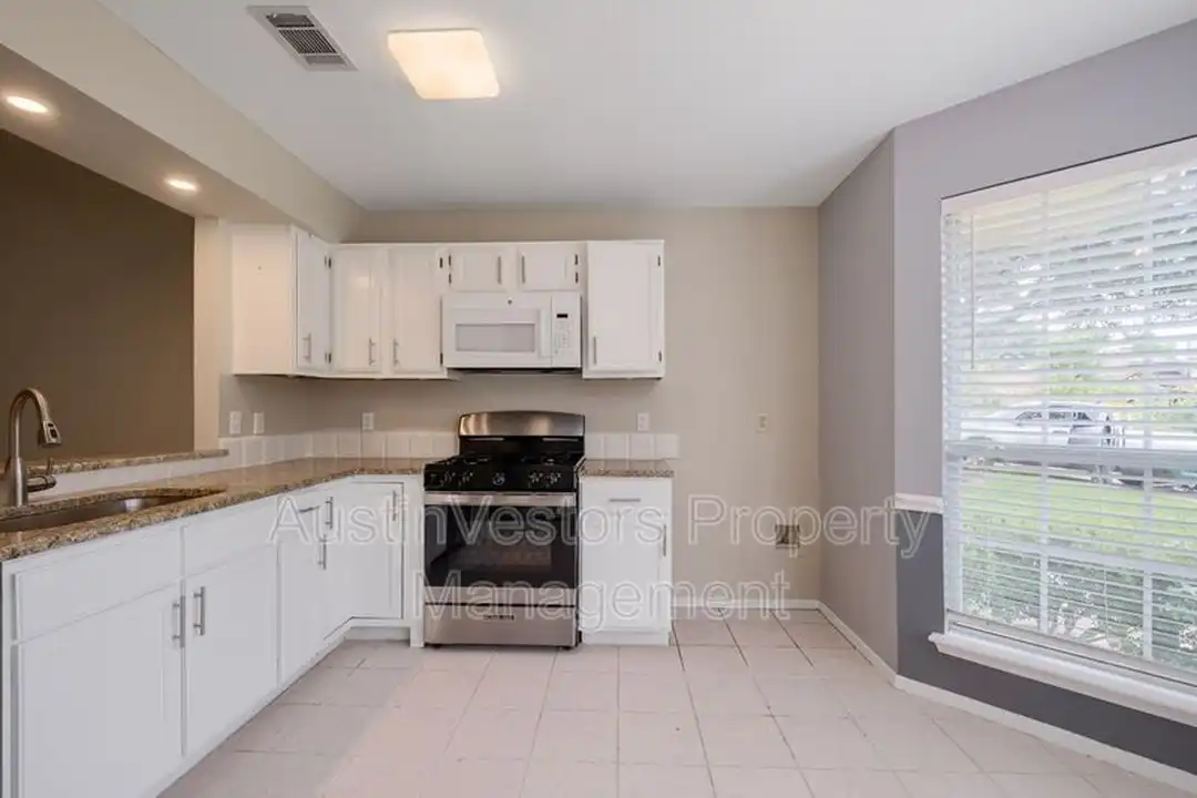 House in Austin - More
