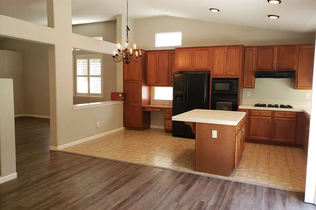 7251 Noah Ct - More