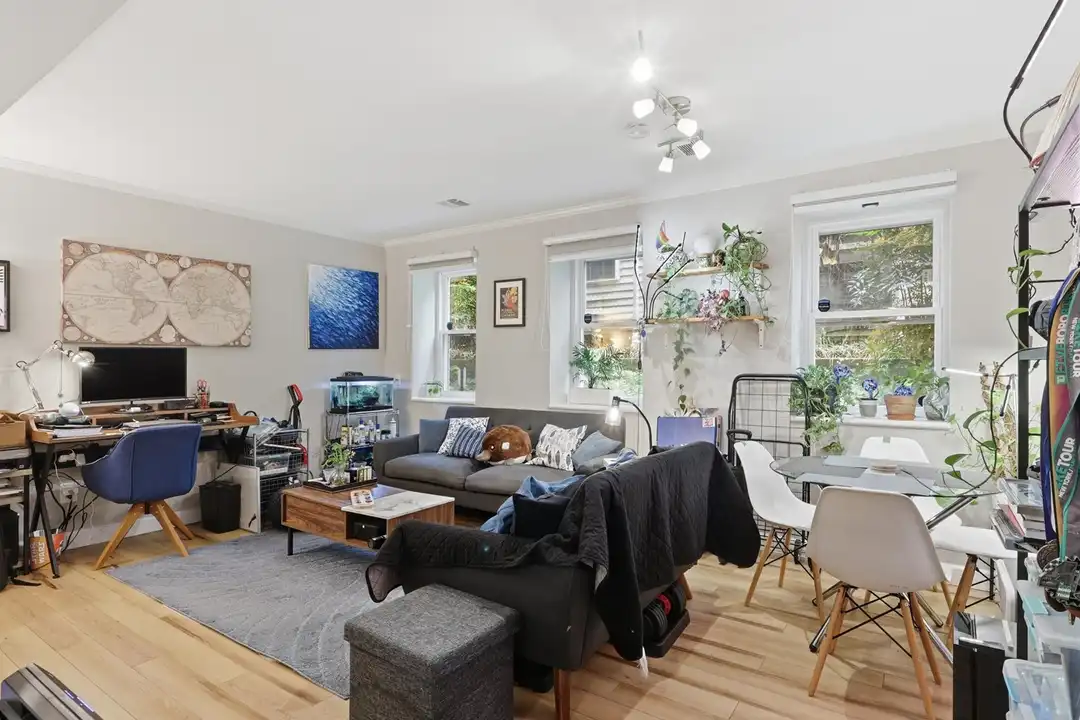 Apartment in Washington - View 4