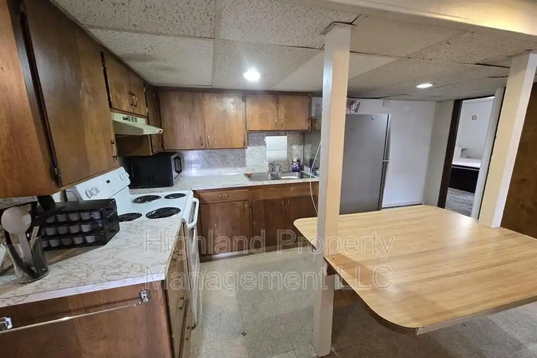 520 NE Maple St unit # C - View 3