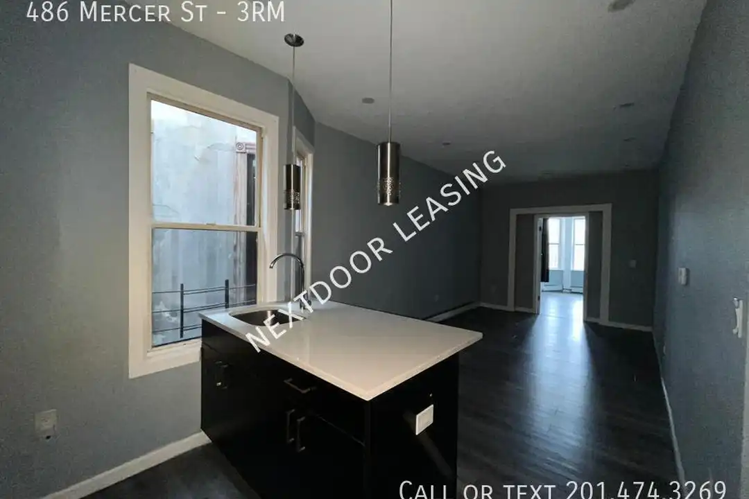486 Mercer St - View 2