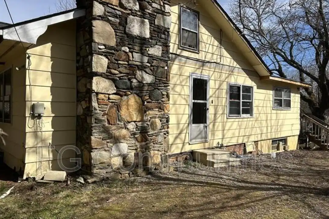 16 Tuckaway Ln – photo 1 of 11