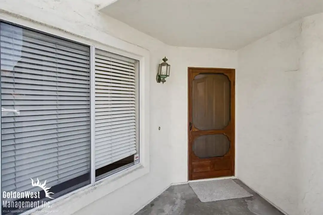 Apartment in San Diego - View 4