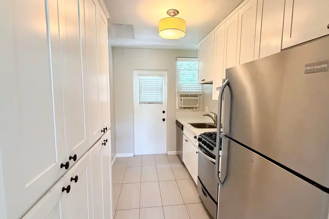 Apartment in San Diego - View 3