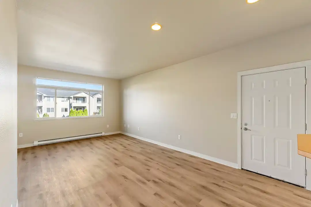 Ashton Apartments – photo 1