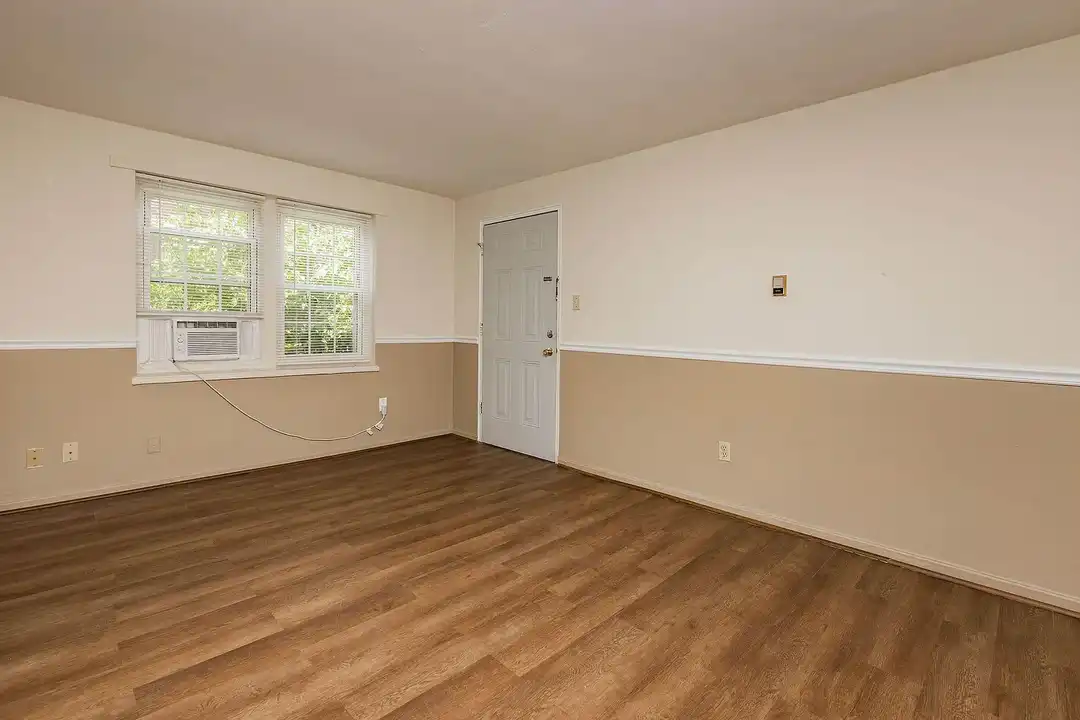 Grandin Village Apartments – photo 1