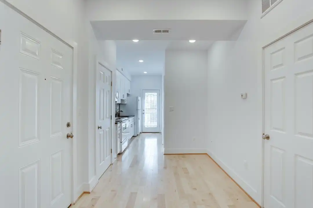 Apartment in Washington - View 4