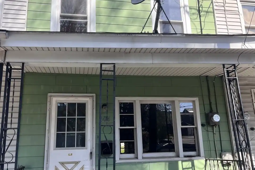 504 Laurel St – photo 1 of 12