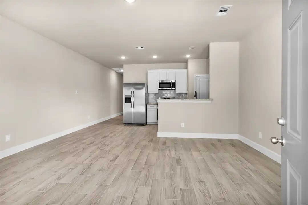 496 Golden St unit B - View 4